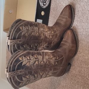 Women's Ariat Sniptoe Cowboy Boots.